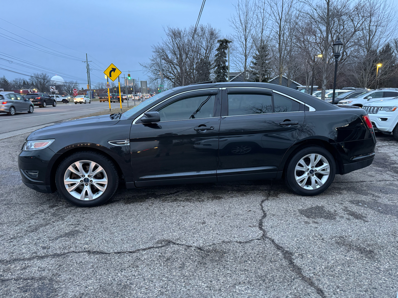 Ford Taurus SEL FWD 2011