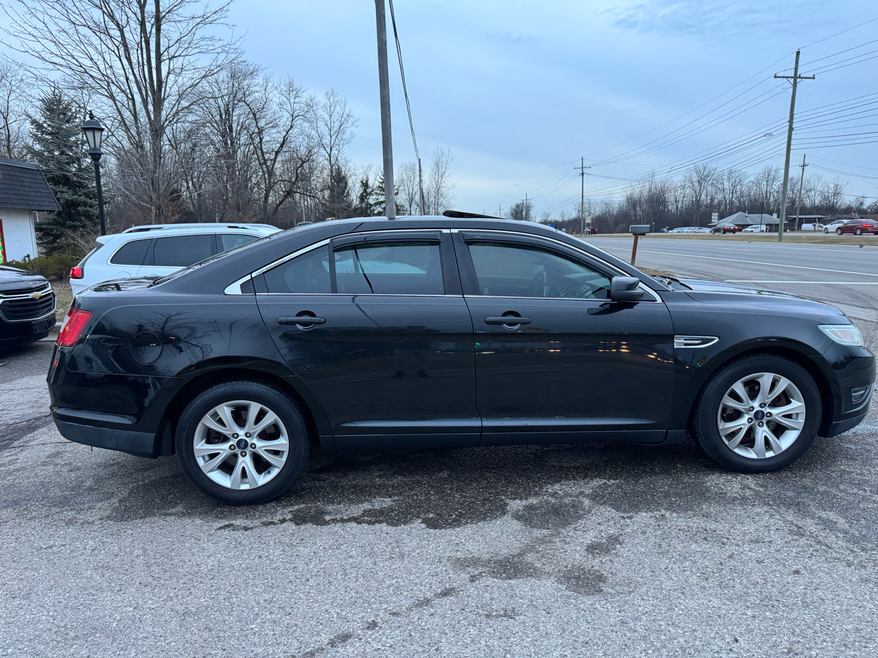 Ford Taurus SEL FWD 2011