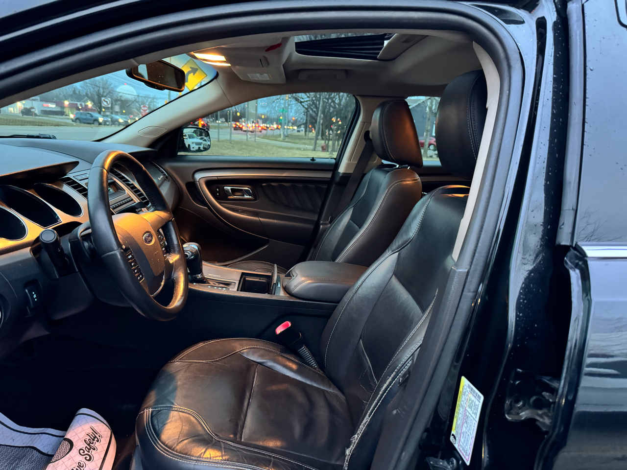 Ford Taurus SEL FWD 2011