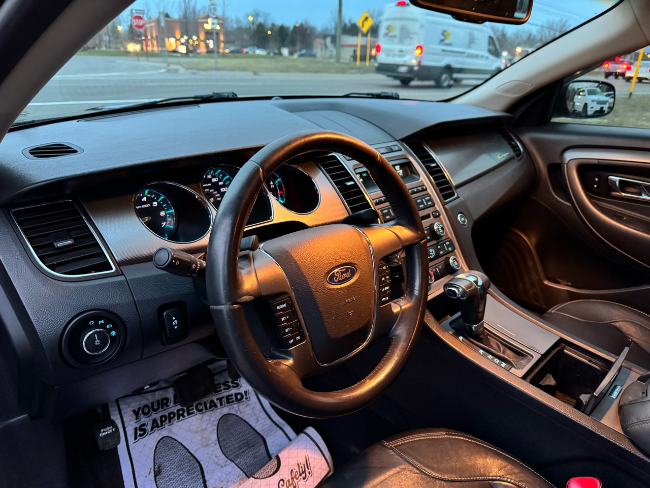 Ford Taurus SEL FWD 2011