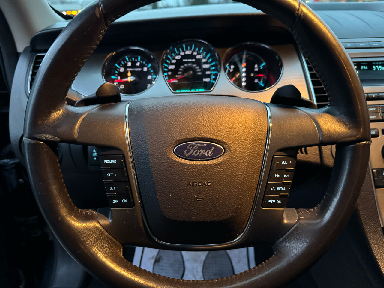 Ford Taurus SEL FWD 2011