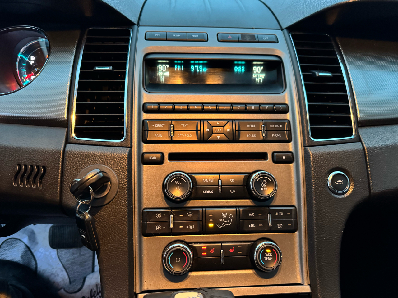 Ford Taurus SEL FWD 2011