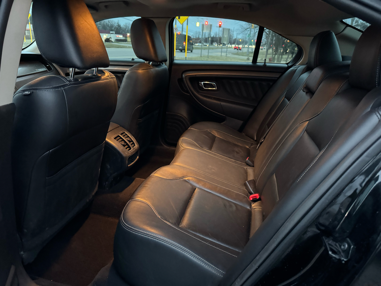 Ford Taurus SEL FWD 2011