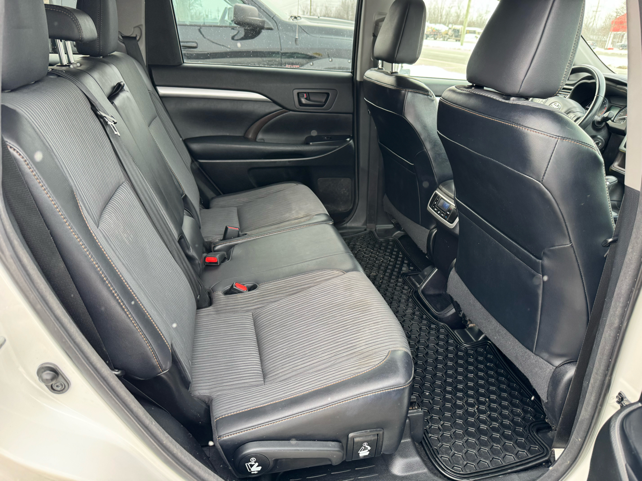 Toyota Highlander LE AWD V6 2015