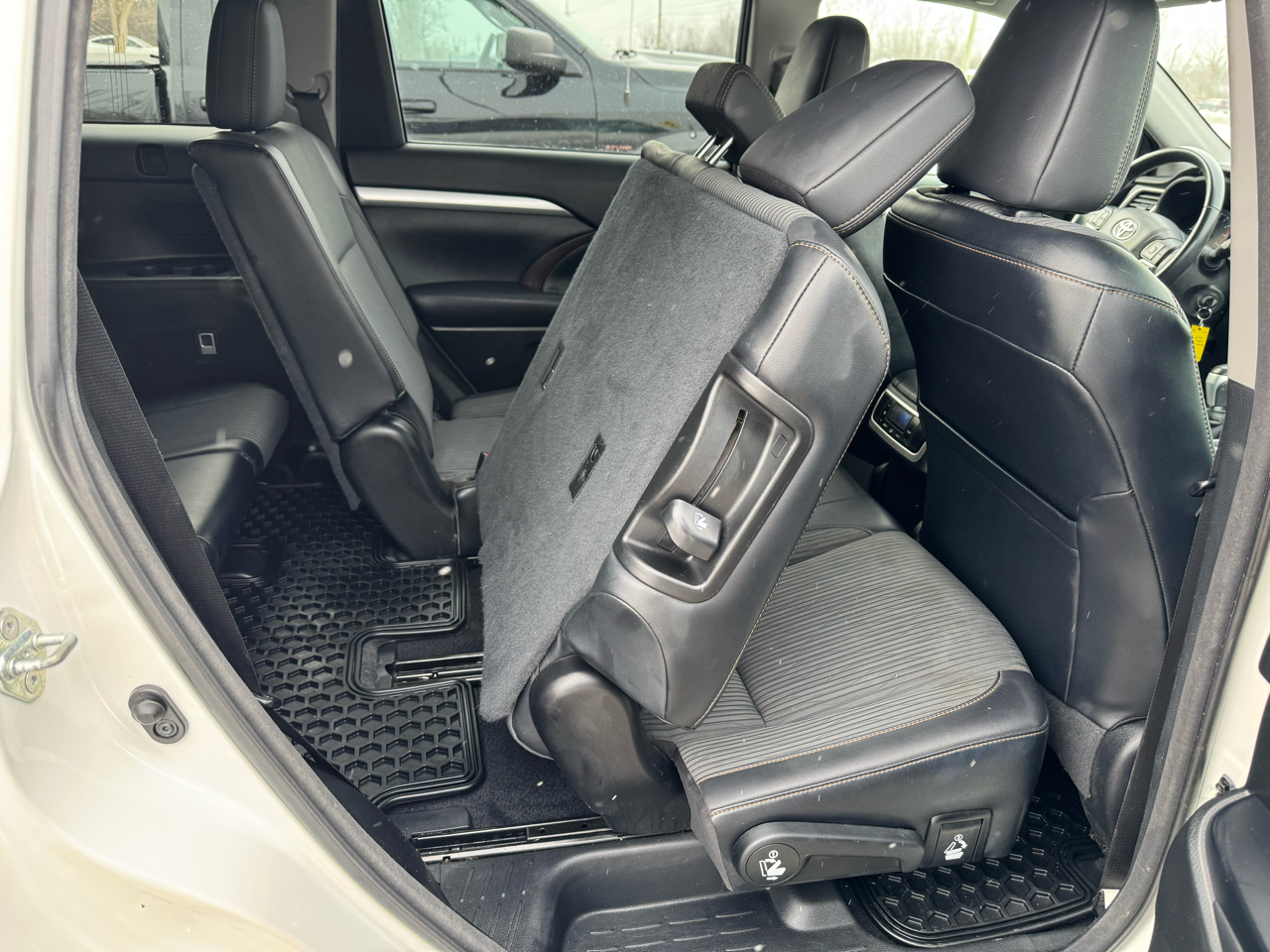 Toyota Highlander LE AWD V6 2015