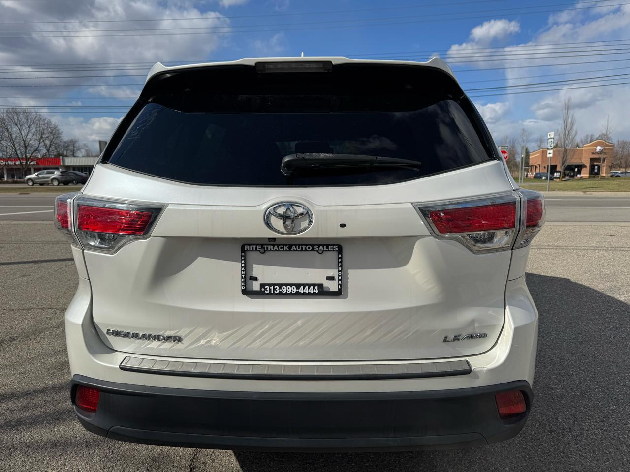Toyota Highlander LE AWD V6 2015