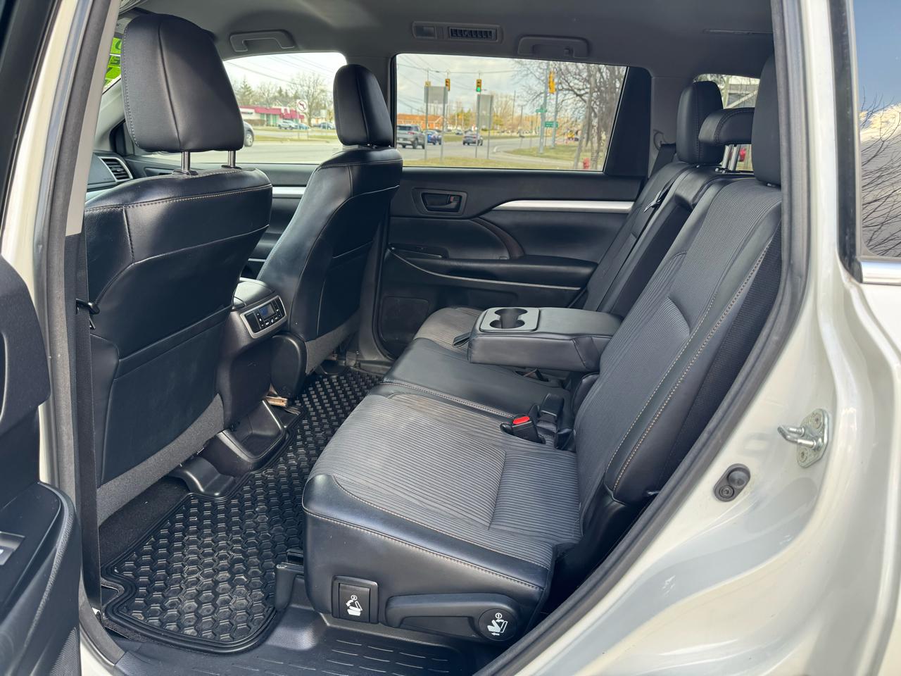 Toyota Highlander LE AWD V6 2015