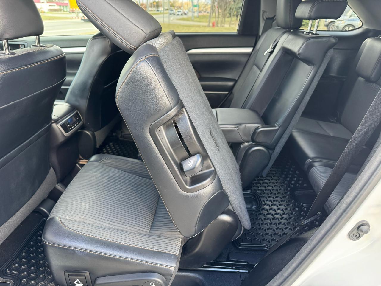 Toyota Highlander LE AWD V6 2015