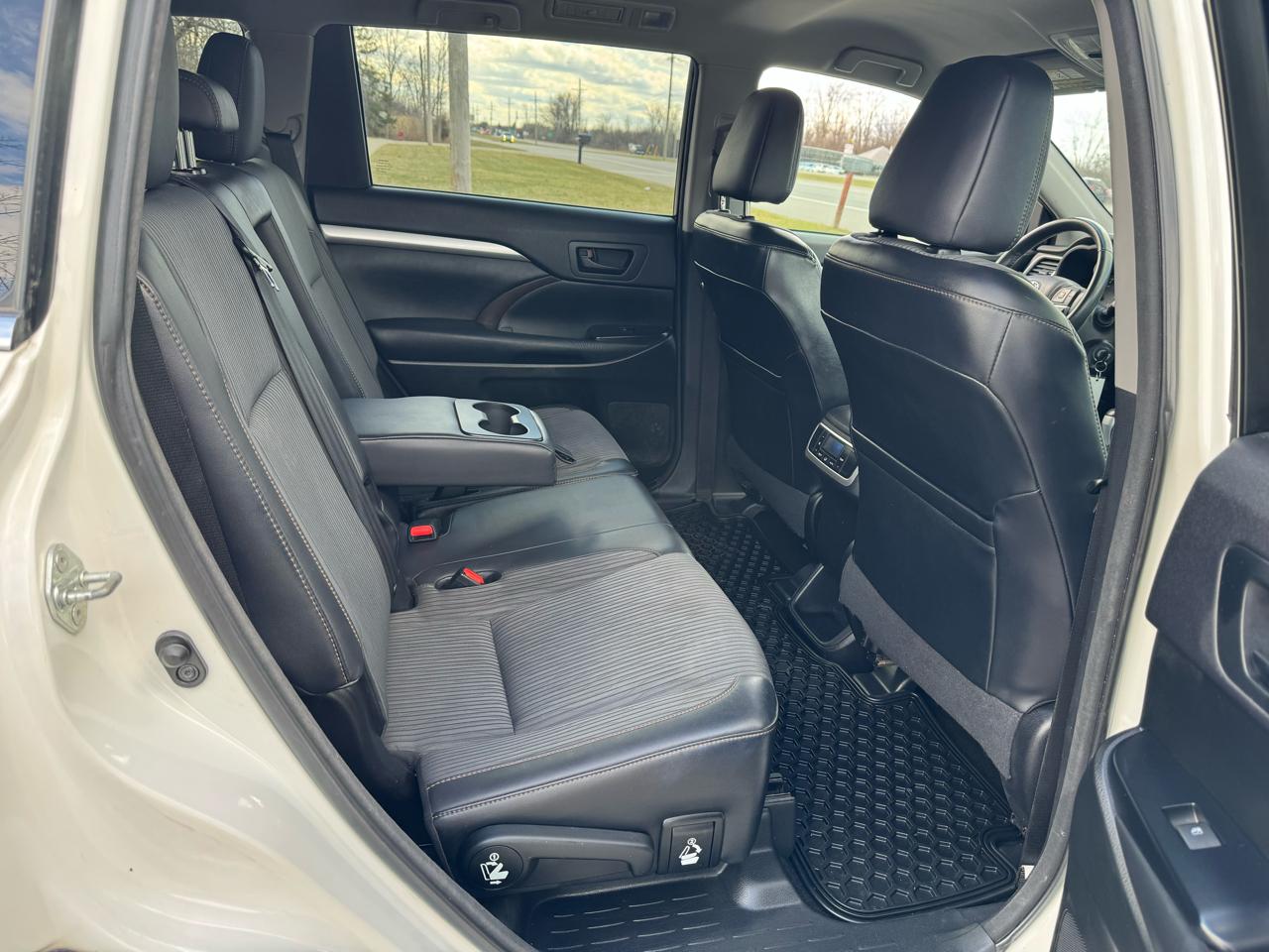 Toyota Highlander LE AWD V6 2015