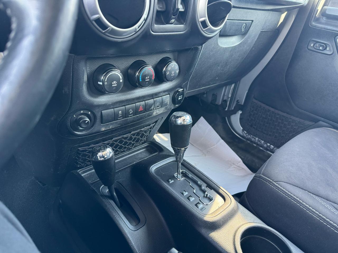 Jeep Wrangler Unlimited Sahara 4WD 2014