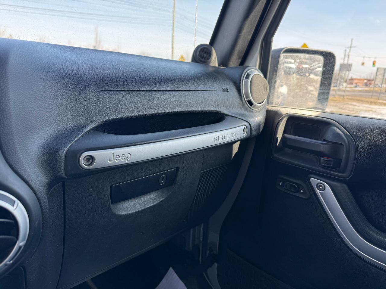 Jeep Wrangler Unlimited Sahara 4WD 2014