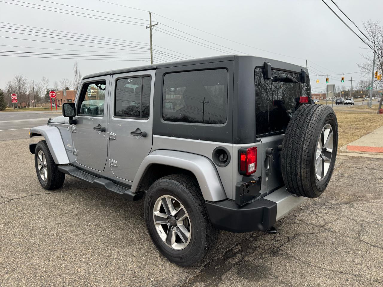 Jeep Wrangler Unlimited Sahara 4WD 2014