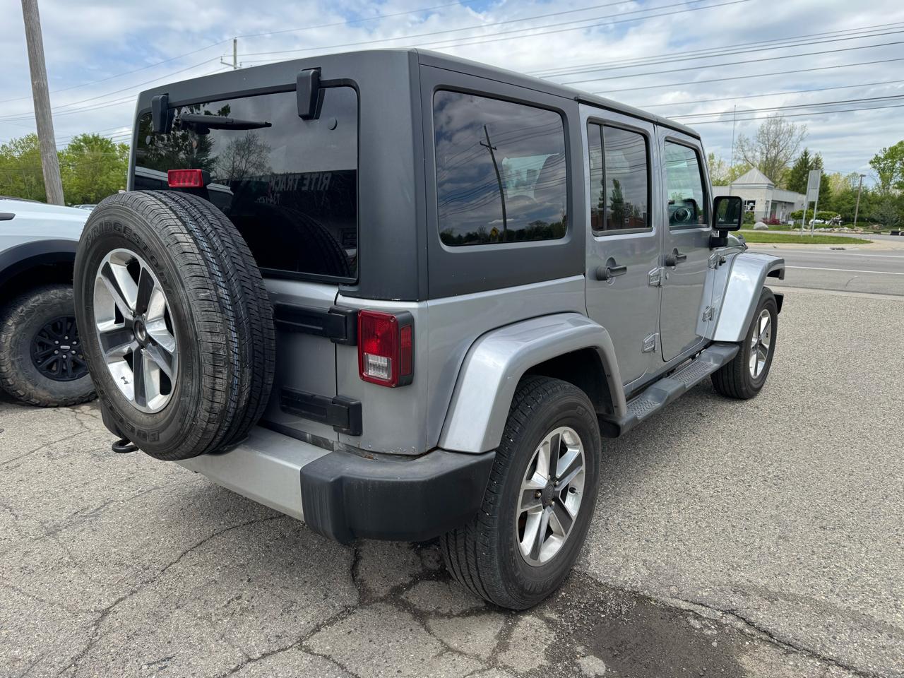 Jeep Wrangler Unlimited Sahara 4WD 2014