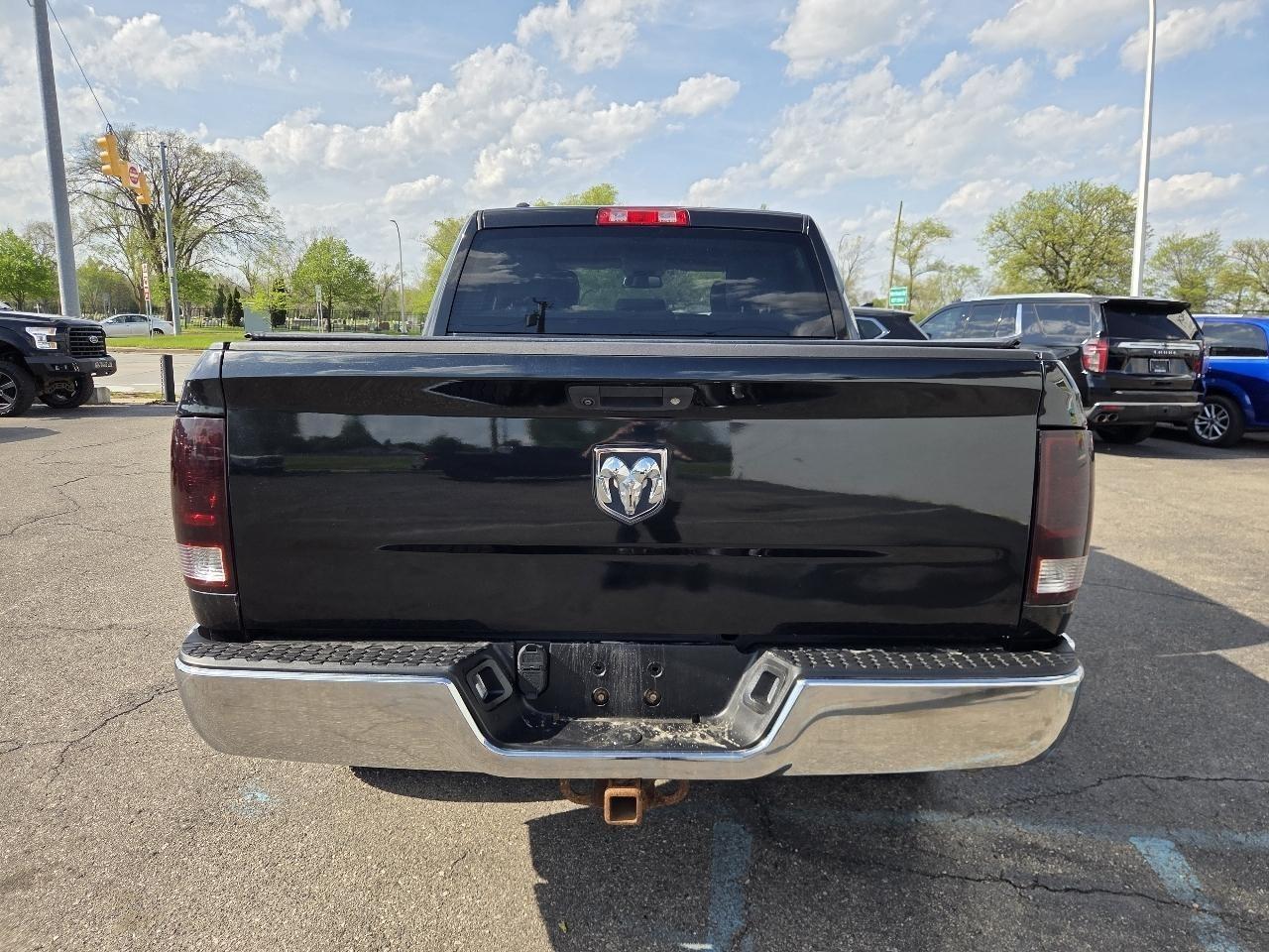 RAM 1500 Tradesman Crew Cab SWB 4WD 2017