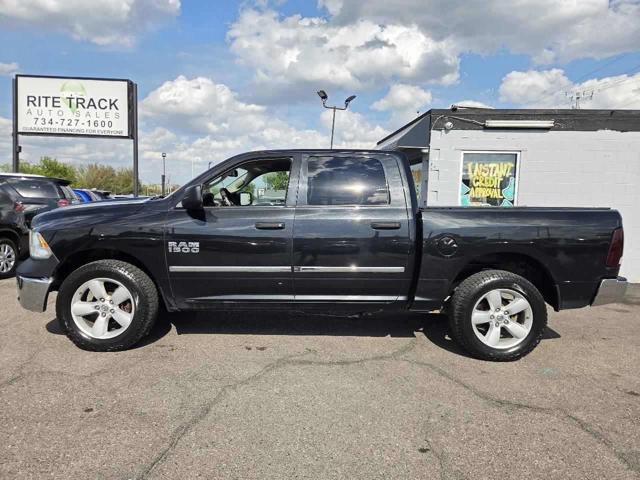RAM 1500 Tradesman Crew Cab SWB 4WD 2017