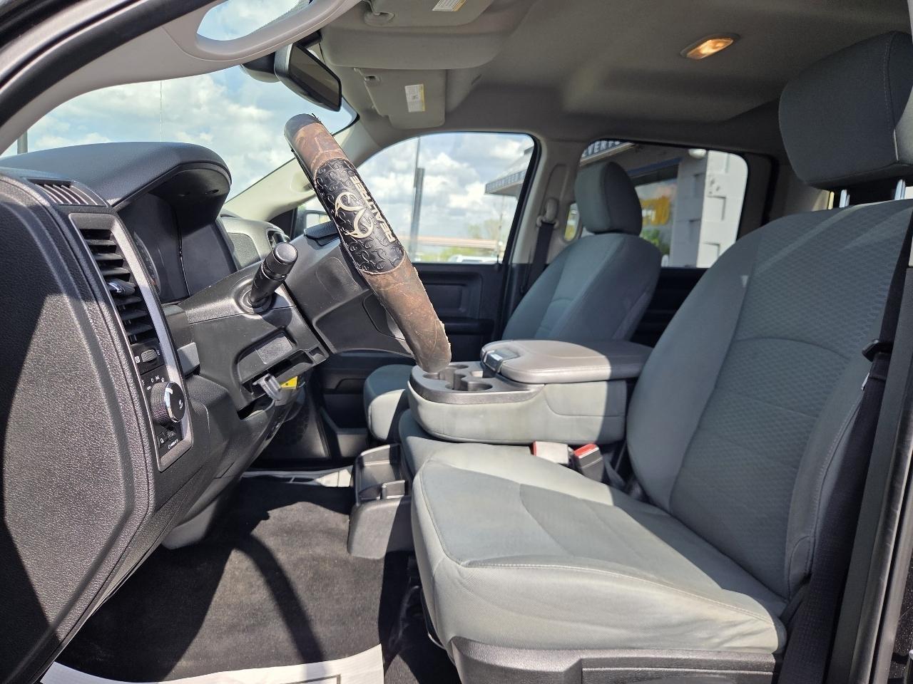 RAM 1500 Tradesman Crew Cab SWB 4WD 2017
