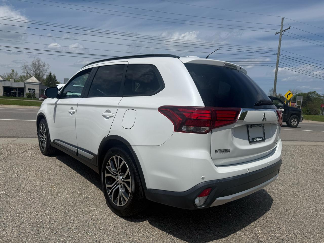 Mitsubishi Outlander SEL Special Edition FWD 2016