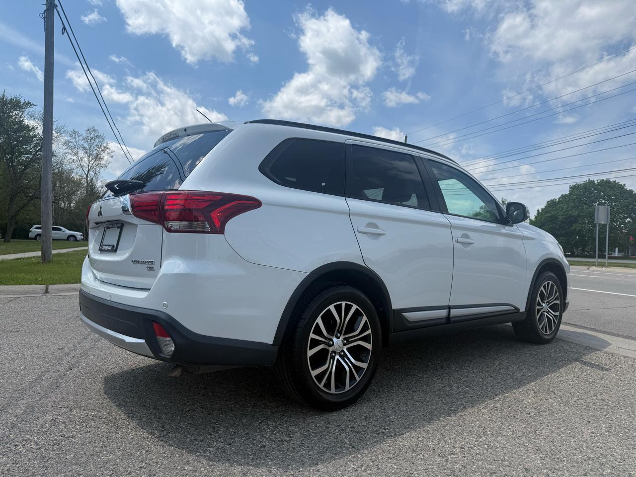 Mitsubishi Outlander SEL Special Edition FWD 2016