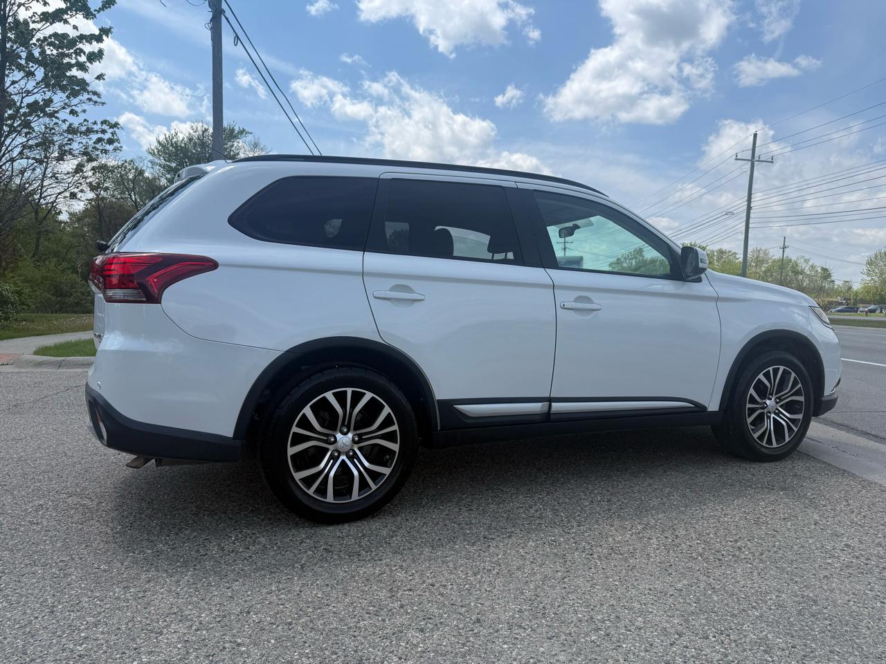 Mitsubishi Outlander SEL Special Edition FWD 2016