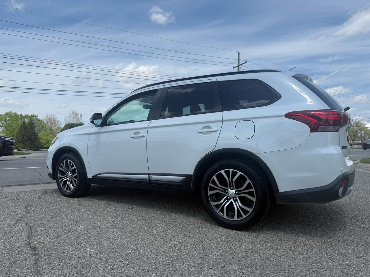 Mitsubishi Outlander SEL Special Edition FWD 2016