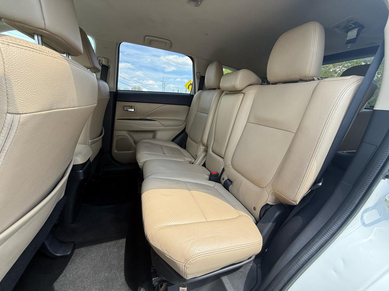 Mitsubishi Outlander SEL Special Edition FWD 2016