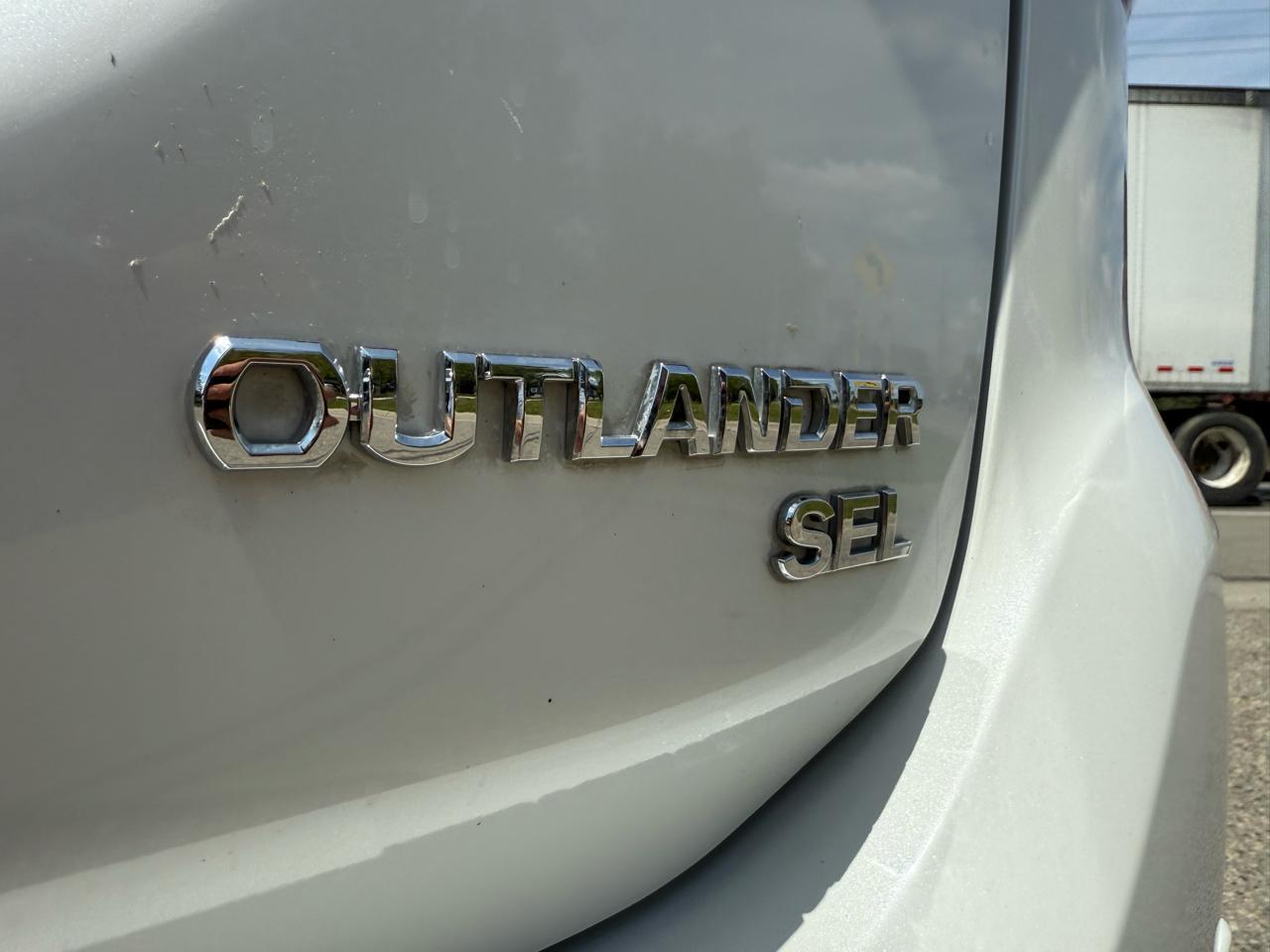 Mitsubishi Outlander SEL Special Edition FWD 2016