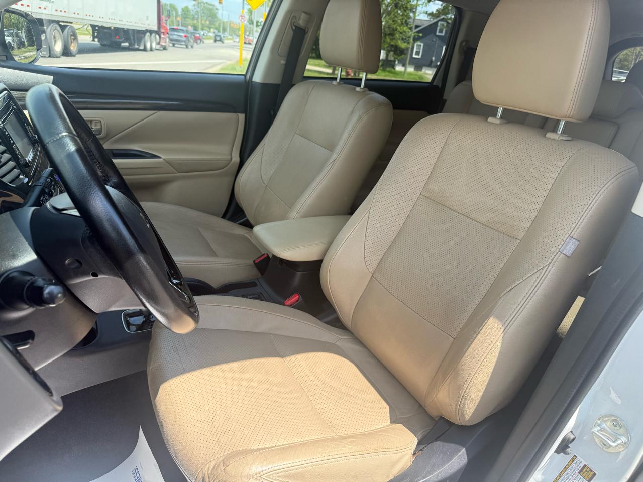 Mitsubishi Outlander SEL Special Edition FWD 2016