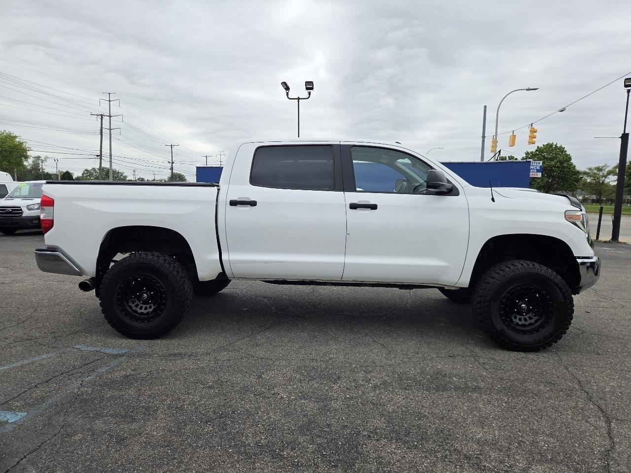 Toyota Tundra SR5 5.7L V8 CrewMax 4WD 2018