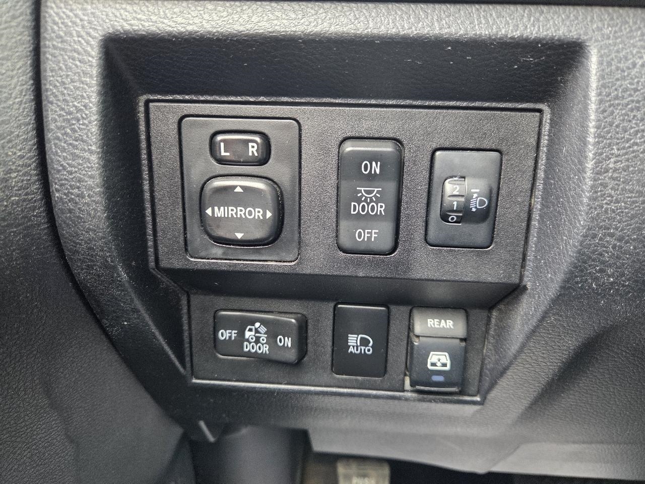 Toyota Tundra SR5 5.7L V8 CrewMax 4WD 2018