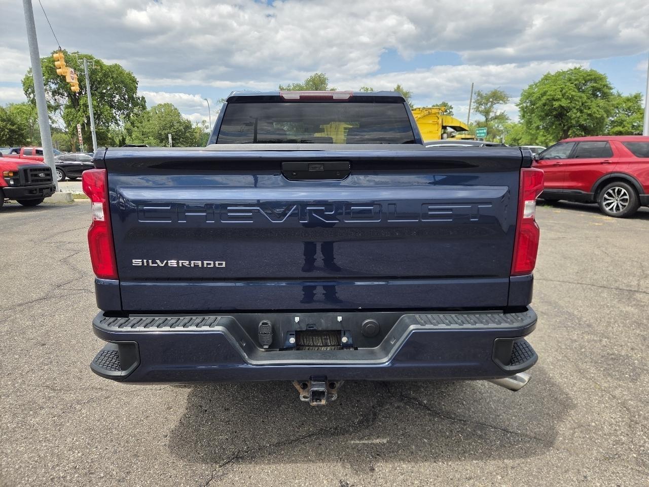 Chevrolet Silverado 1500 Custom Crew Cab Long Box 4WD 2020