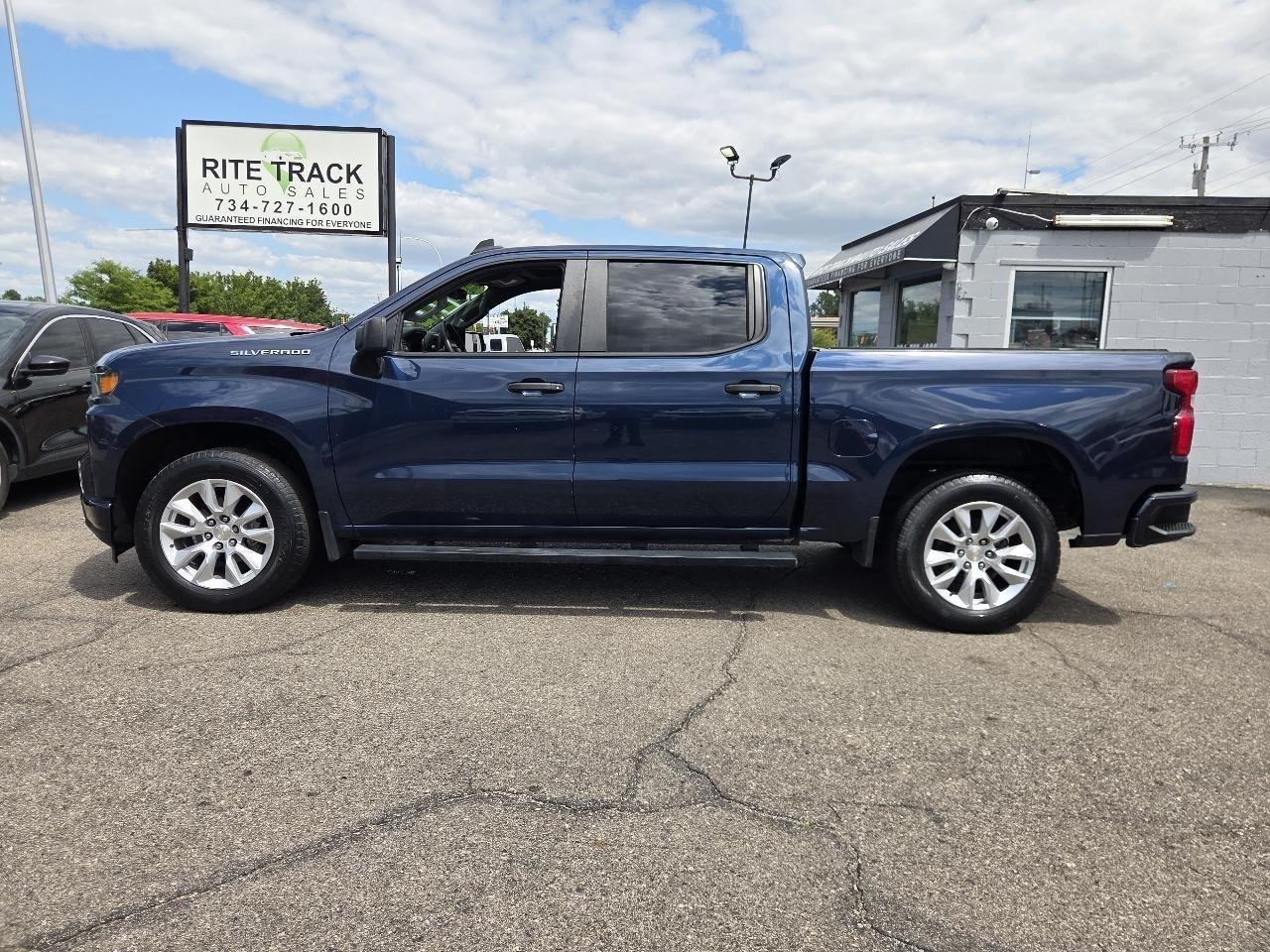 Chevrolet Silverado 1500 Custom Crew Cab Long Box 4WD 2020