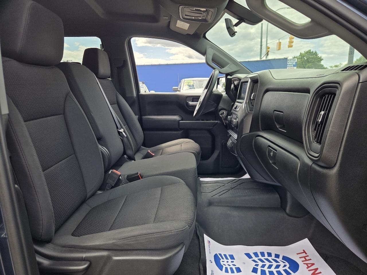 Chevrolet Silverado 1500 Custom Crew Cab Long Box 4WD 2020