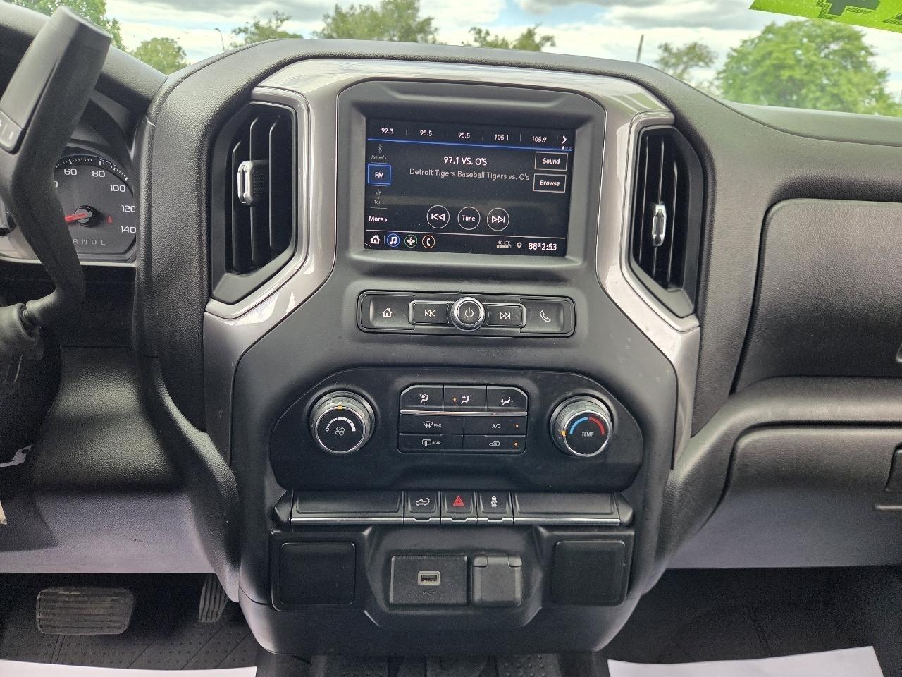 Chevrolet Silverado 1500 Custom Crew Cab Long Box 4WD 2020