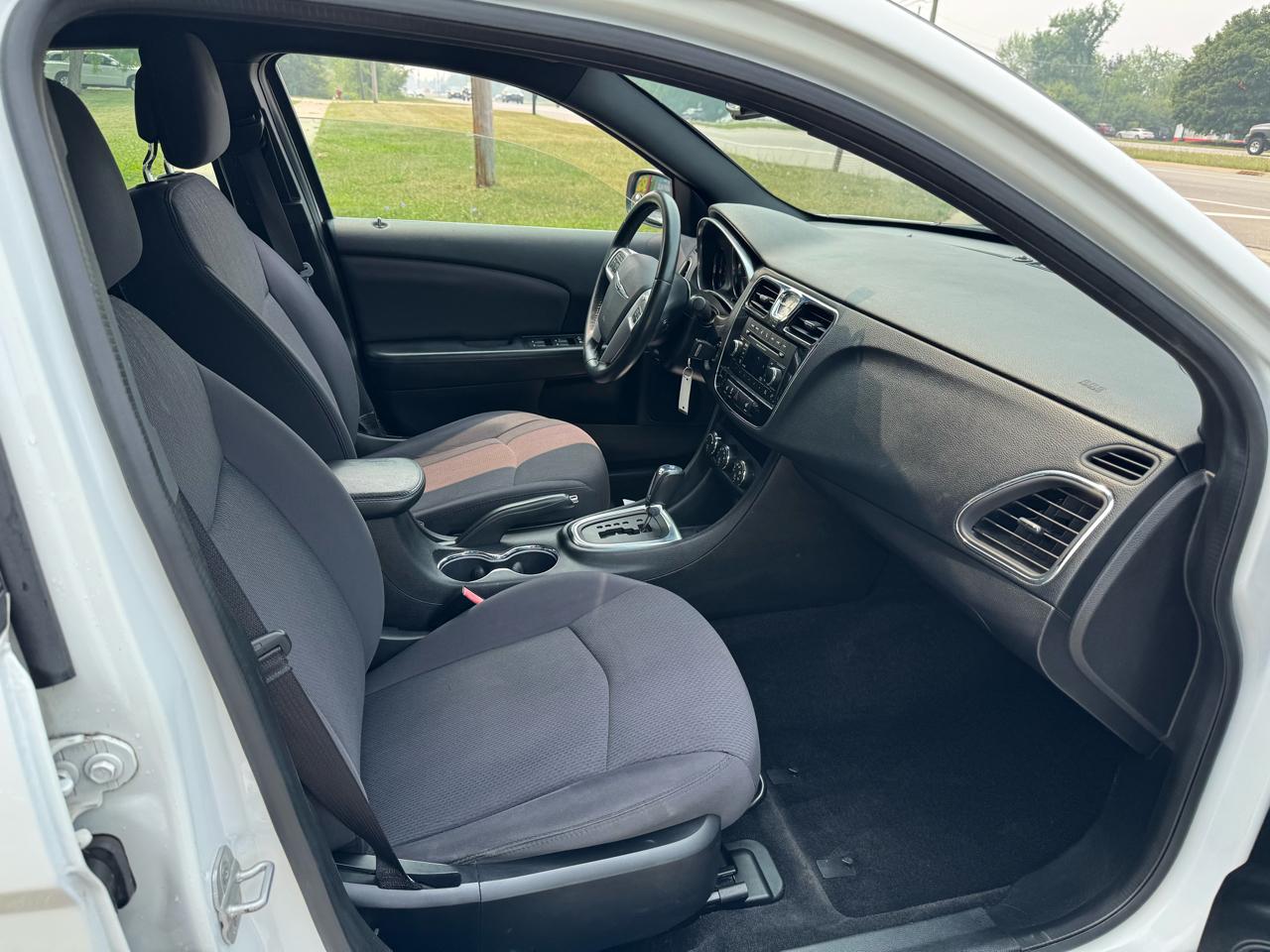 Chrysler 200 Touring 2013
