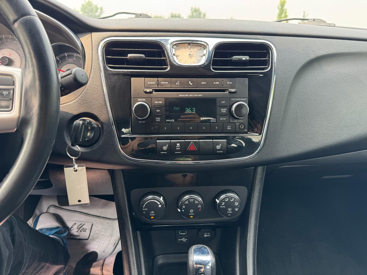 Chrysler 200 Touring 2013