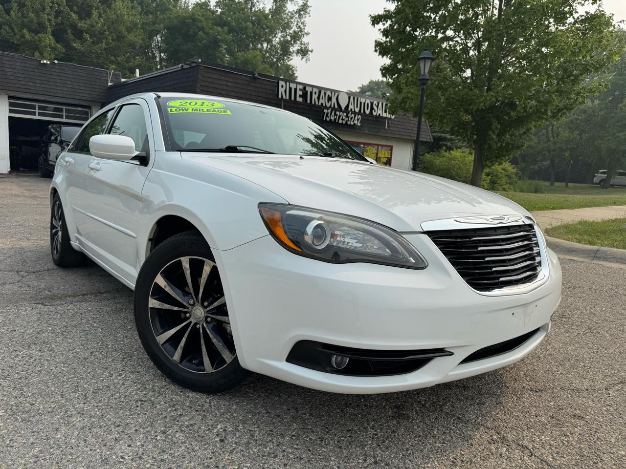 Chrysler 200 Touring 2013