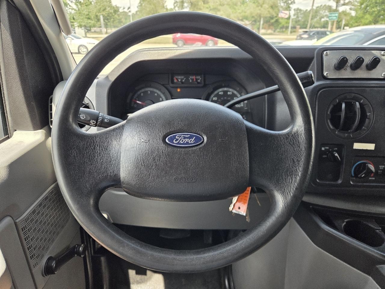 Ford Econoline E-150 2011