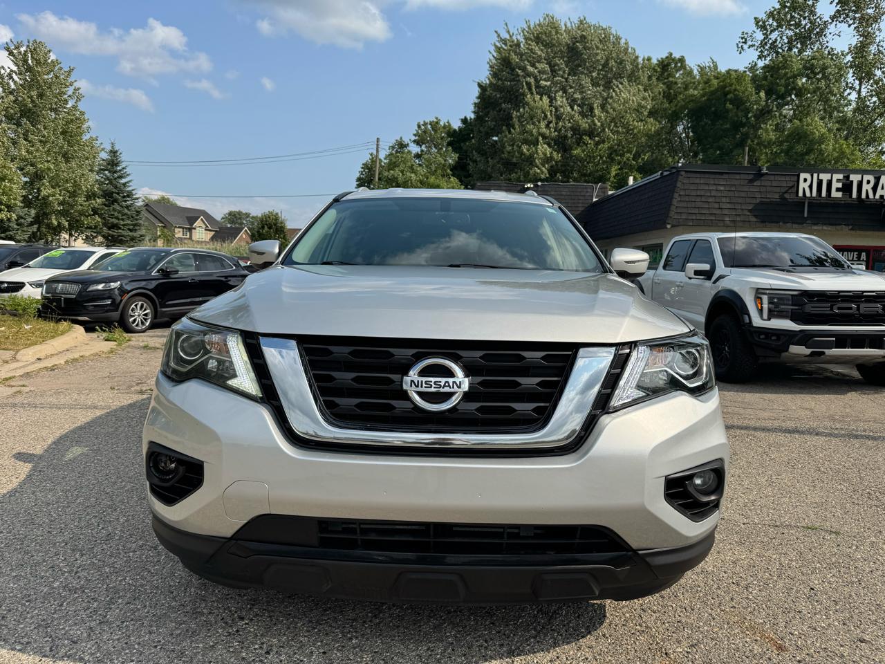 Nissan Pathfinder SV 4WD 2020