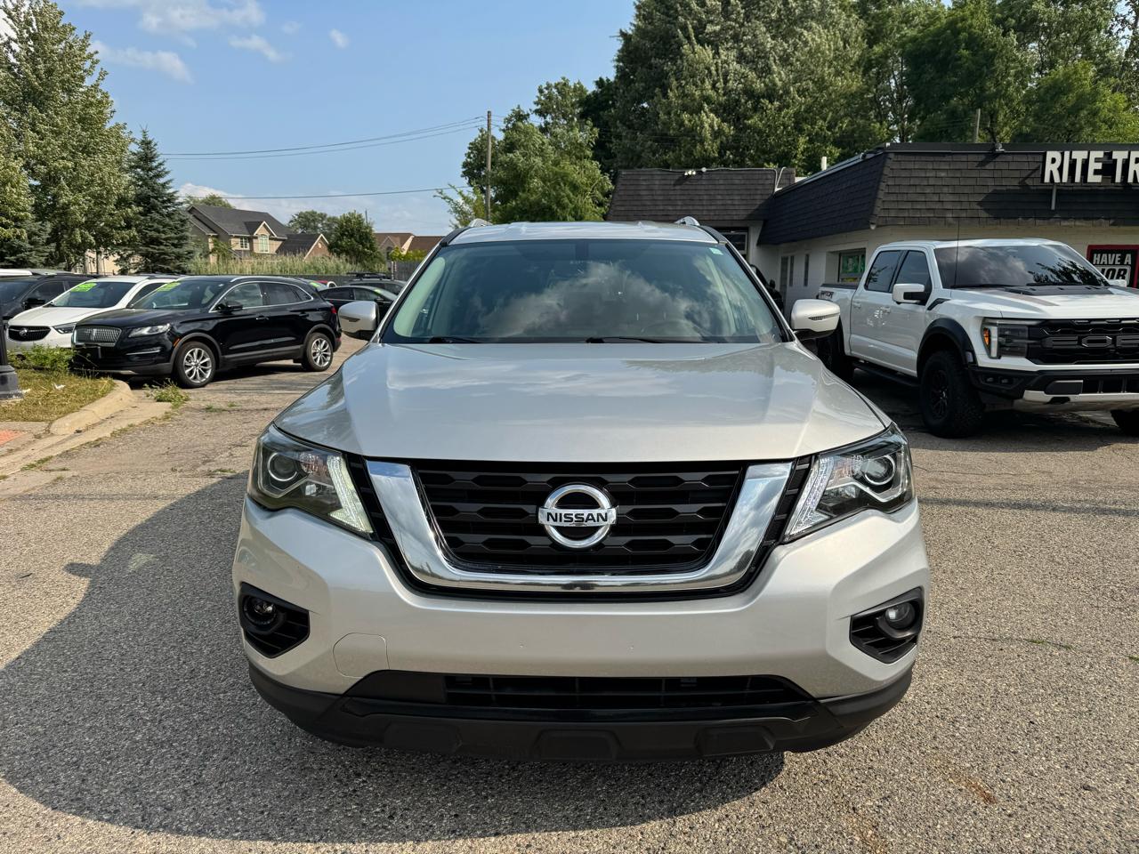 Nissan Pathfinder SV 4WD 2020