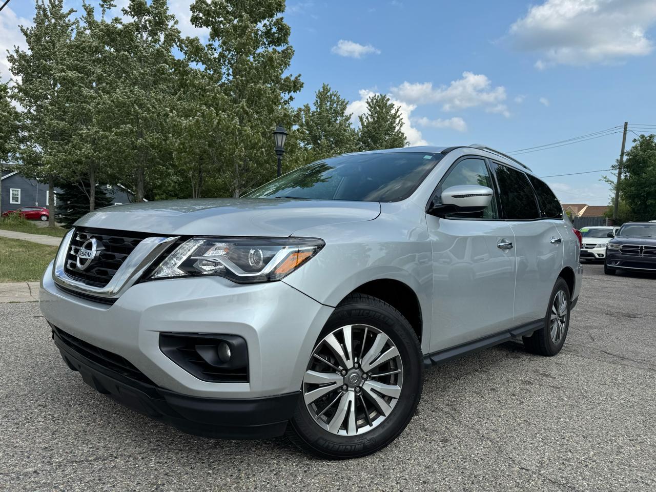 Nissan Pathfinder SV 4WD 2020