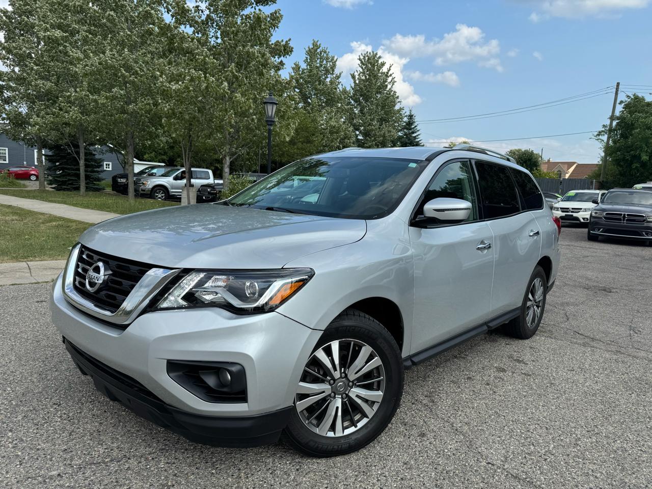 Nissan Pathfinder SV 4WD 2020