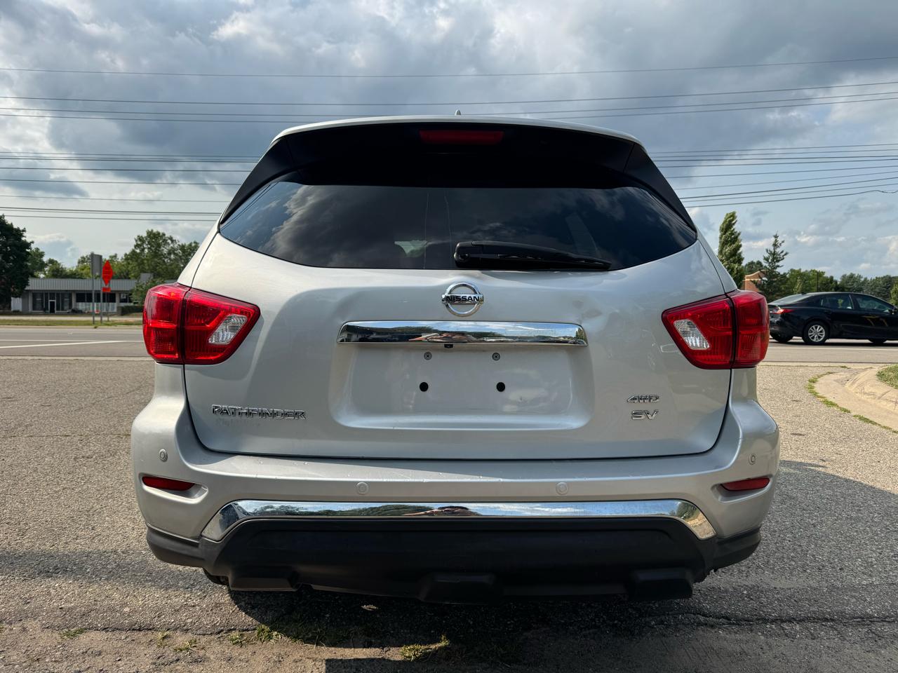 Nissan Pathfinder SV 4WD 2020