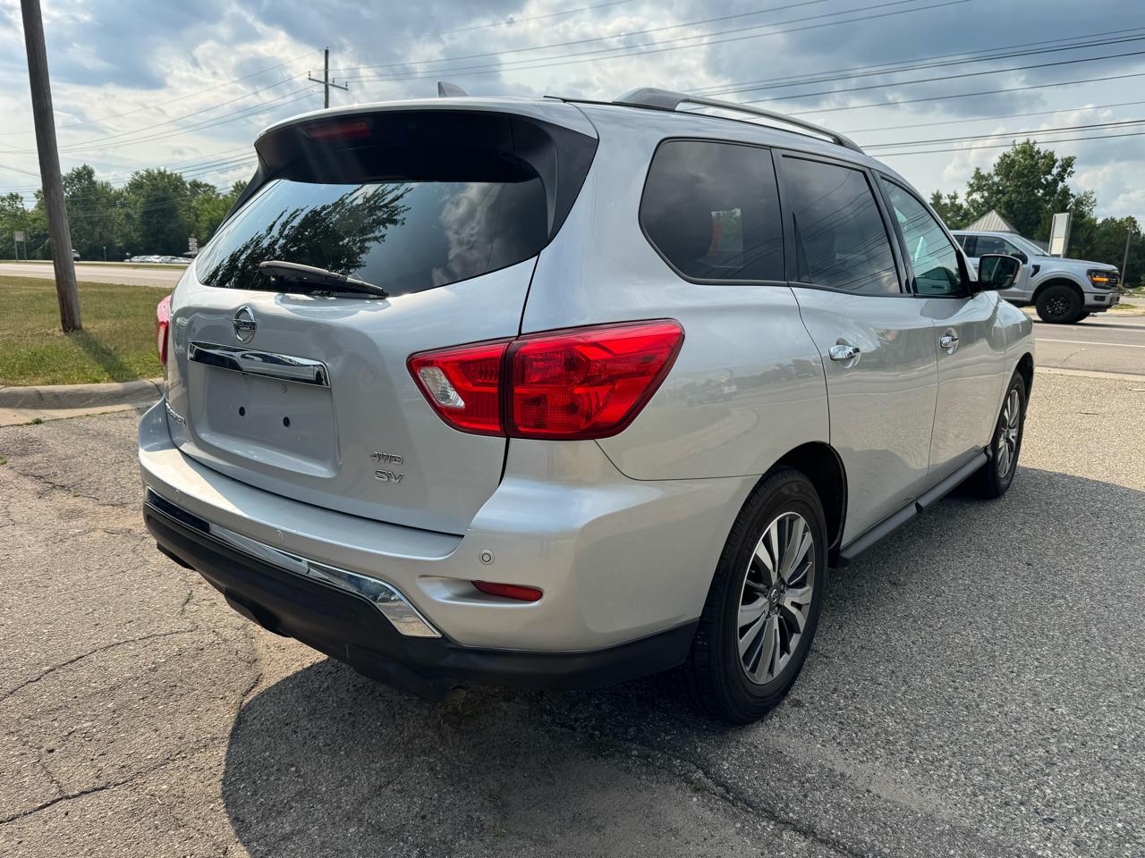 Nissan Pathfinder SV 4WD 2020