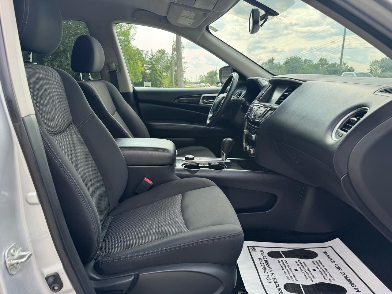 Nissan Pathfinder SV 4WD 2020
