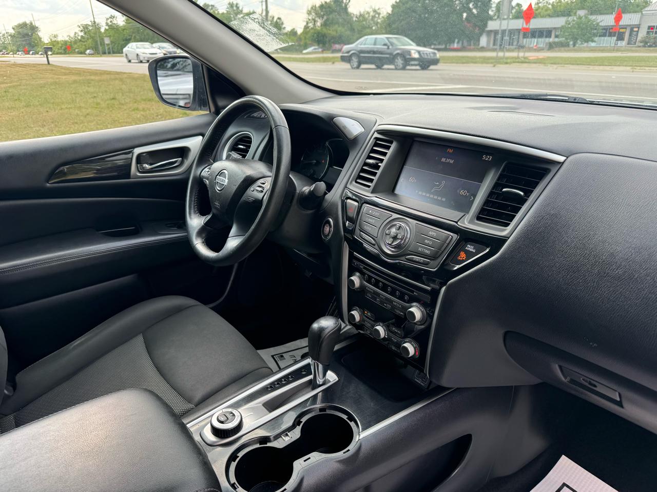 Nissan Pathfinder SV 4WD 2020