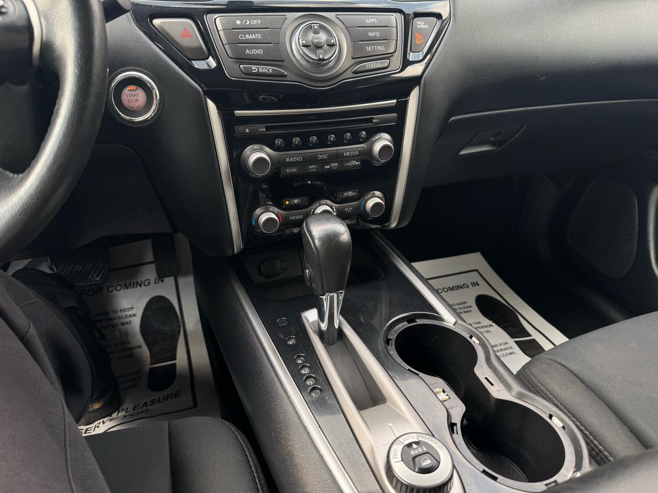 Nissan Pathfinder SV 4WD 2020