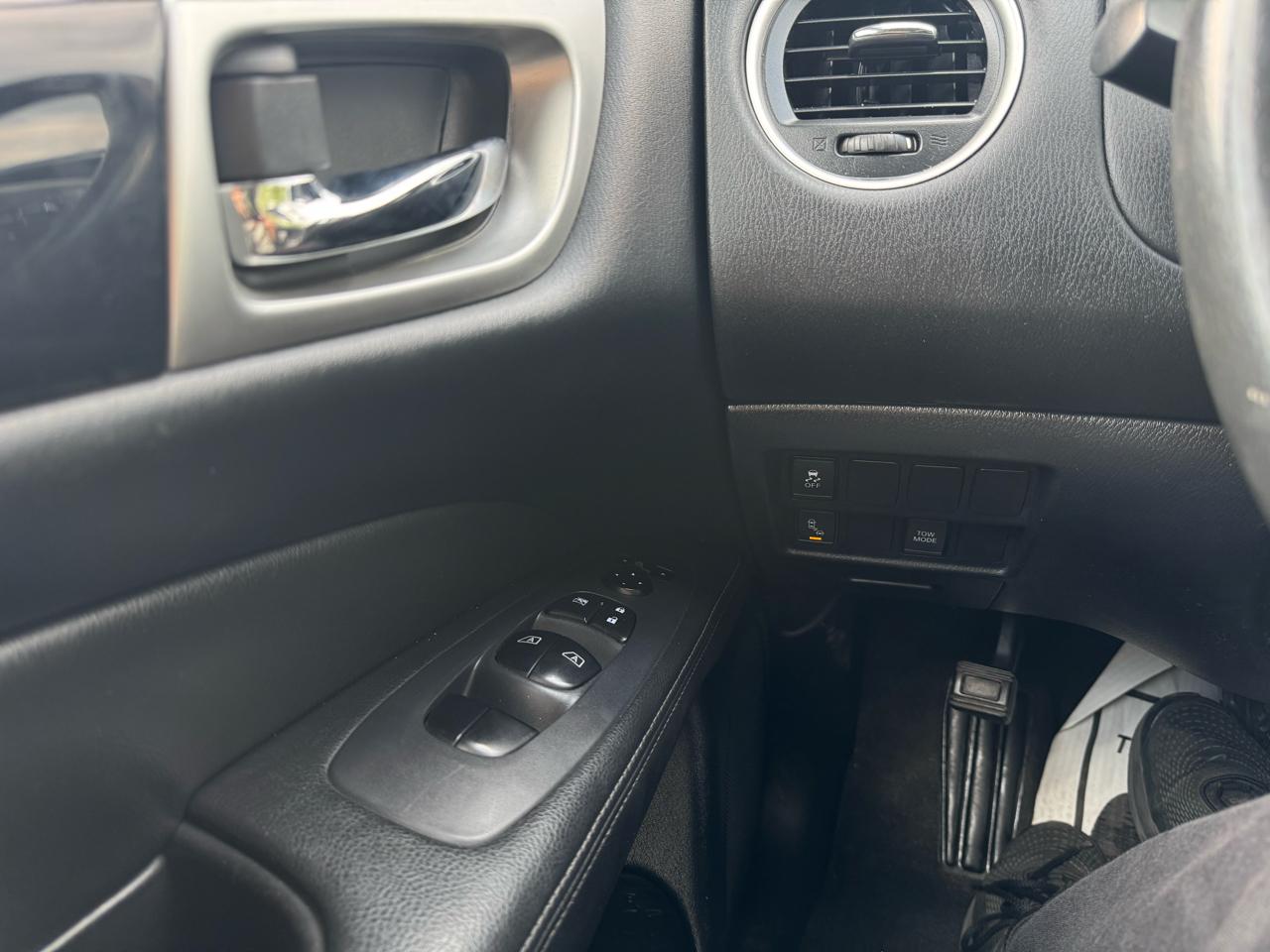 Nissan Pathfinder SV 4WD 2020