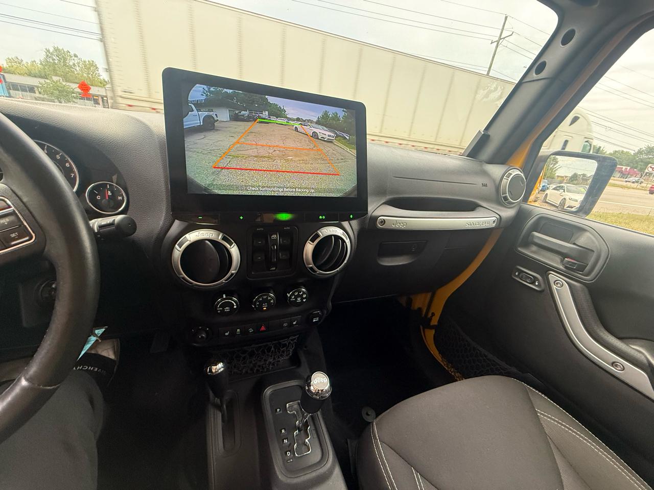 Jeep Wrangler Unlimited Sahara 4WD 2015