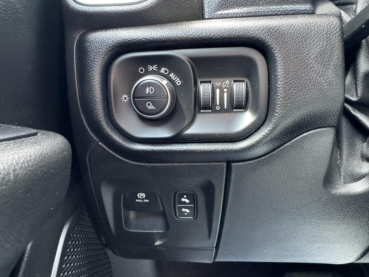 RAM 1500 Big Horn Crew Cab SWB 4WD 2019