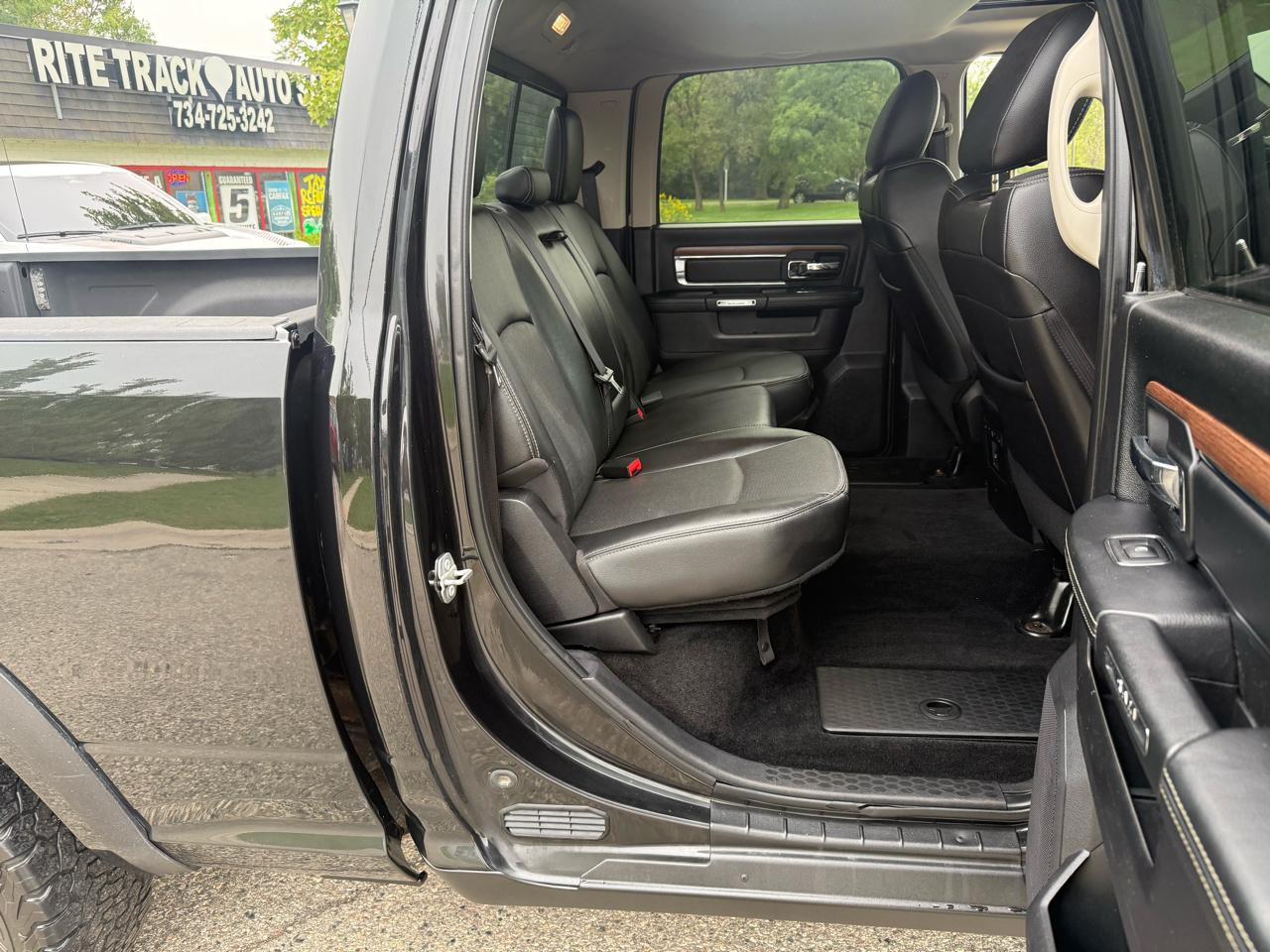 RAM 2500 Laramie Crew Cab SWB 4WD 2016